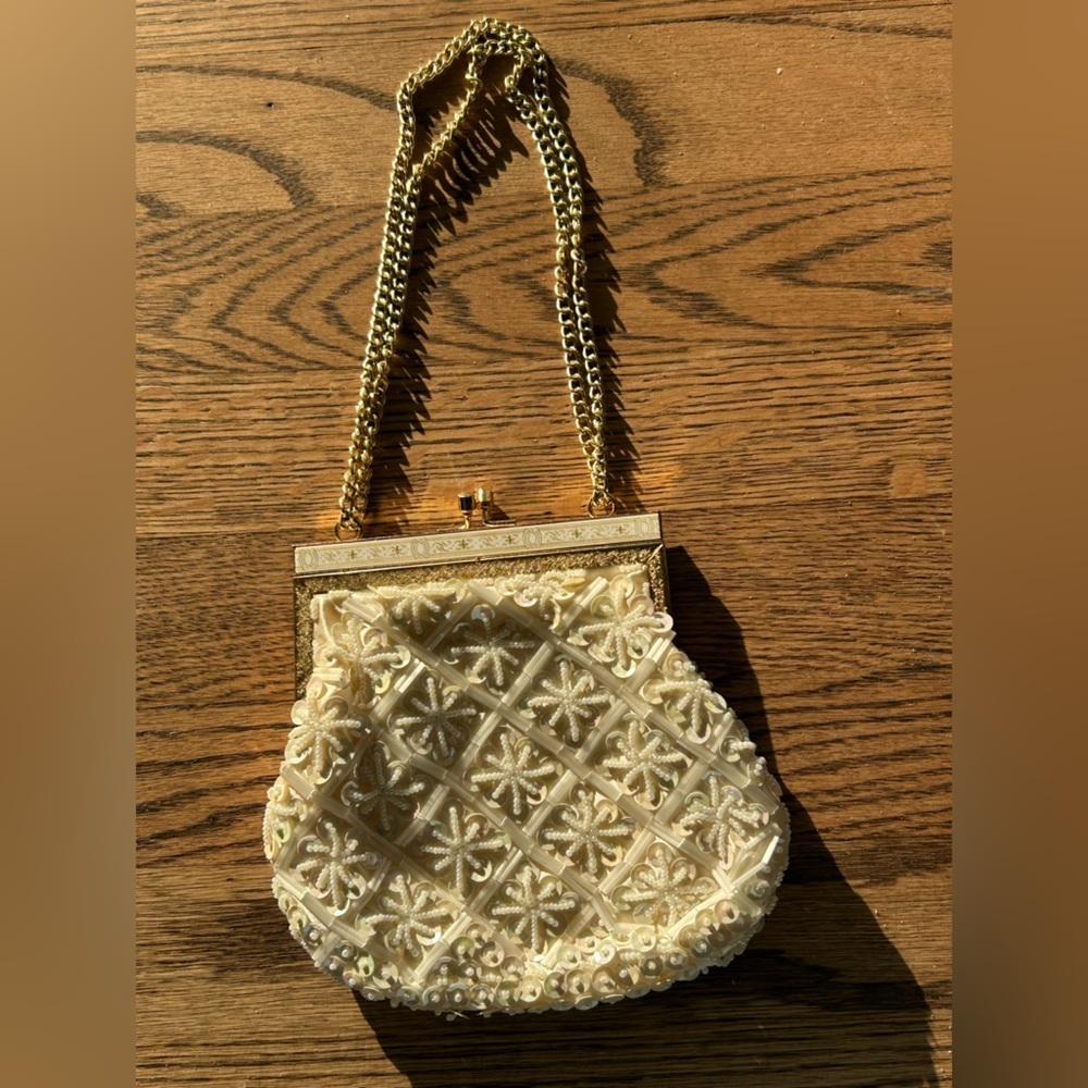 Vntage Cream Beaded Handbag with Gold Chain